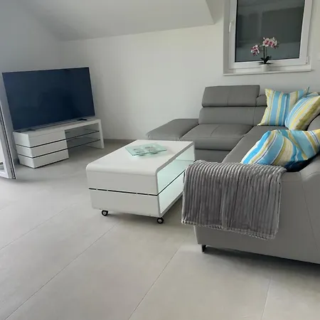 Julia Apartment *