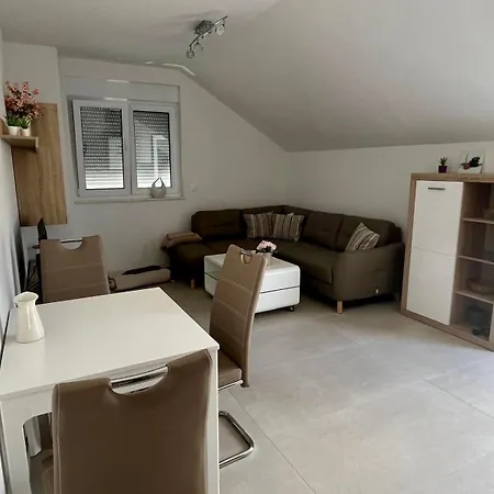 Julia * تروغير