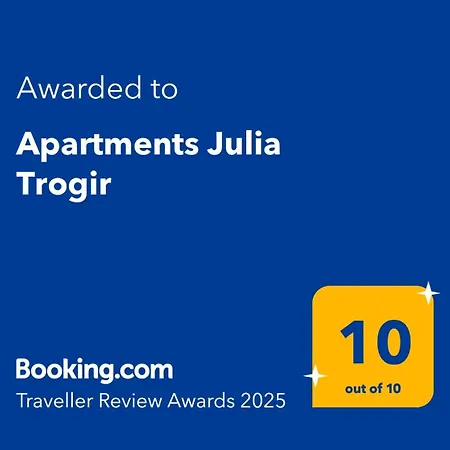 Julia شقة تروغير